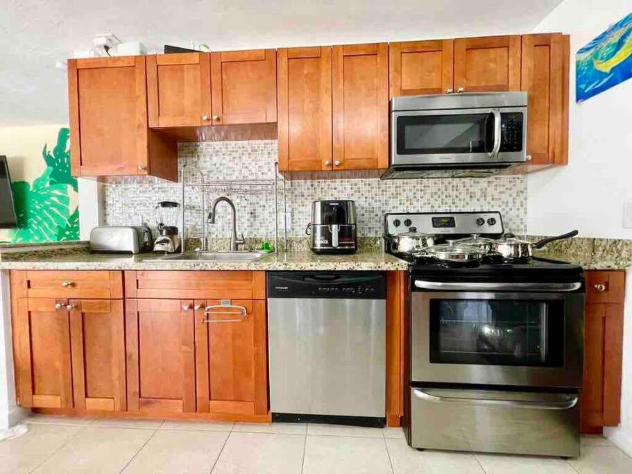 Jungle To Beach 4 R 3 Bedroom Family And Pet Heated Pool N Airport N Beach N Hard Rock Fort Lauderdale Exterior photo