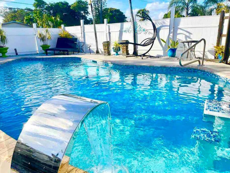 Jungle To Beach 4 R 3 Bedroom Family And Pet Heated Pool N Airport N Beach N Hard Rock Fort Lauderdale Exterior photo